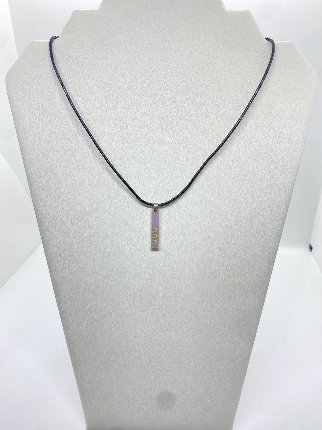 Collier AVA